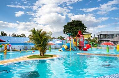 Arusha-lodge-con-parco-giochi